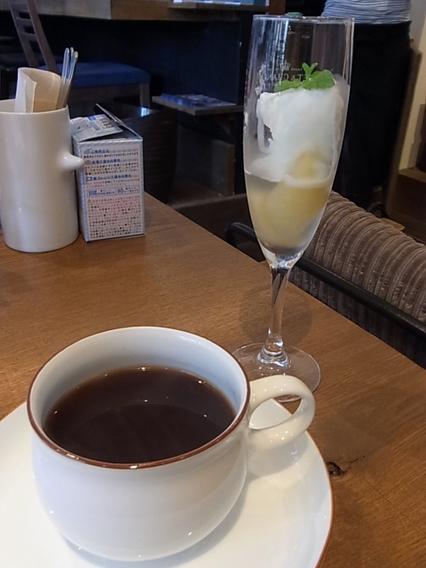 コーヒーとプチデザート