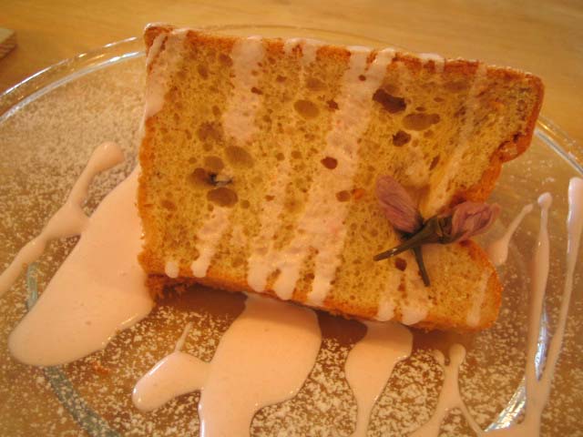 桜のシフォンケーキ