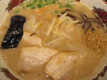 白のとんこつラーメン